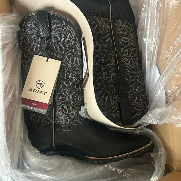 NWT- Ariat Women’s Black Round Up Remuda Wide Square Toe Western Boot Size 7.0B - Picture 3 of 10